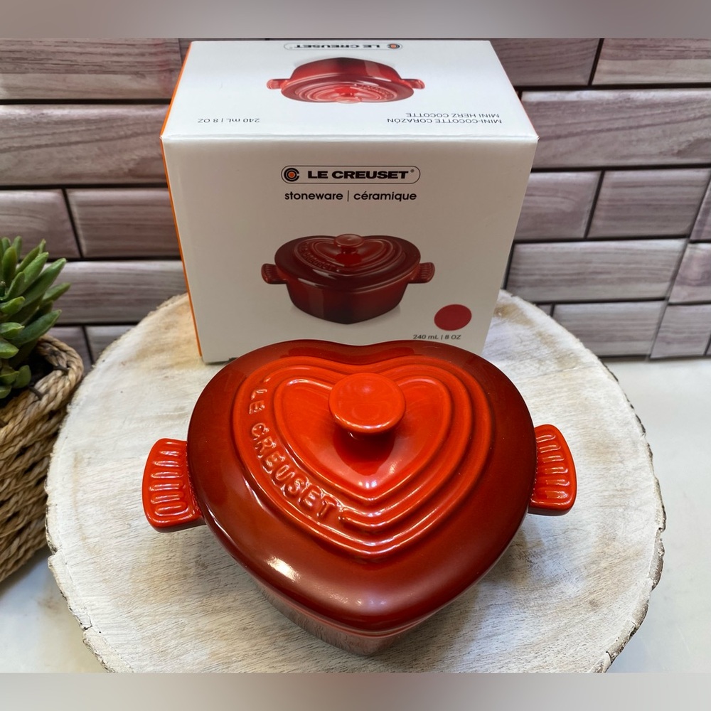 Le Creuset ❤️Cerise Red  Petite Heart Casserole Mini Cocotte  Ramekin NIB